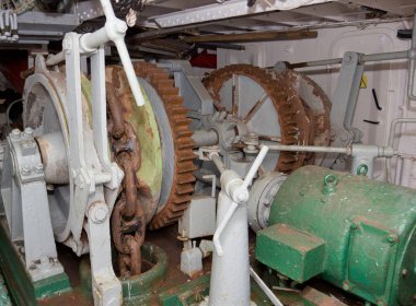 Vinç kaldırma çapa yelken Fırkateyn. Çapa zinciri sürücü mekanizması