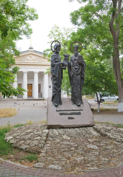 Sevastopol Crimea Junho 2014 Monumento Cirilo Metódio Frente Catedral Pedro — Fotografia de Stock