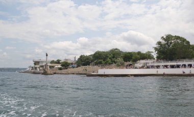 Crimea, Sevastopol, 13 Haziran 2014: Sevastopol ve anıt evlendikten gemilere set of görünüm