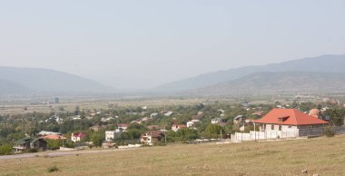 Saguramo, Georgia - 17 Ağustos 2013: Saguramo Köyü üstten görünüm. Gürcistan Cumhuriyeti