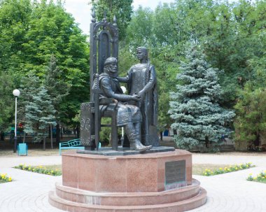 Yeysk, Krasnodar bölgesi, Rusya Federasyonu - 30 Haziran 2012: Anıtın kutsal dindar Prens Peter ve Prenses Fevronia, Aile, sevgi ve sadakat müşterilerin kabul edilir Murom