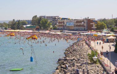 Anapa, Rusya - 5 Ağustos 2017: Görünüm Körfezi ve yaz aylarında kumlu plaj