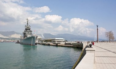 Novorossiysk, Rusya Federasyonu - 23 Nisan 2010: topçu kruvazör 