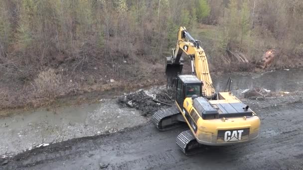 Solnechniy Yakutia Rusia Mayo 2019 Una Gran Excavadora Limpia Zanja — Vídeo de stock