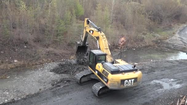 Solnechniy Yakutia Russia Maggio 2019 Grande Escavatore Pulisce Fosso Vista — Video Stock