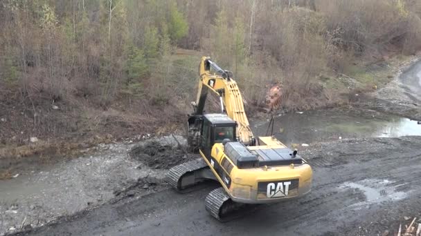 Solnechniy Yakutia Rússia Maio 2019 Uma Grande Escavadora Limpa Vala — Vídeo de Stock