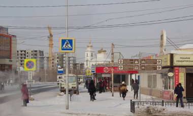Yakutsk, Rusya - 14 Mart 2019 Kışın Yakutsk şehrinin kentsel manzarası