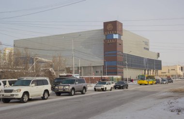 Yakutsk, Rusya... 14 Mart 2019, şehir manzarası. Yüzme havuzu binası 