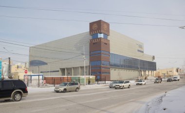 Yakutsk, Rusya... 14 Mart 2019, şehir manzarası. Yüzme havuzu binası 