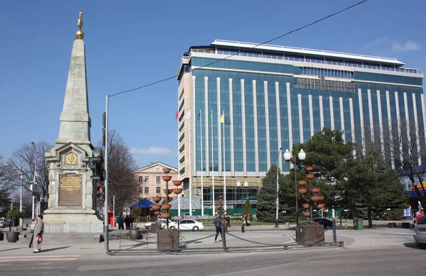 Krasnodar Rusia Marzo 2010 Obelisco Honor Bicentenario Del Ejército Cosaco —  Fotos de Stock