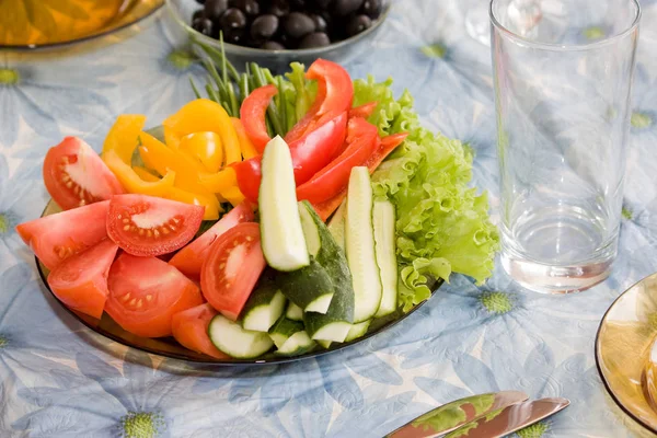 Fresh Sliced Vegetables Platter Table Setting — Stock Photo, Image