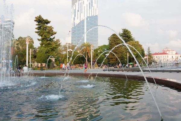 Batumi Georgia Agosto 2013 Seaside Park Paseo Marítimo Gente Camina — Foto de Stock