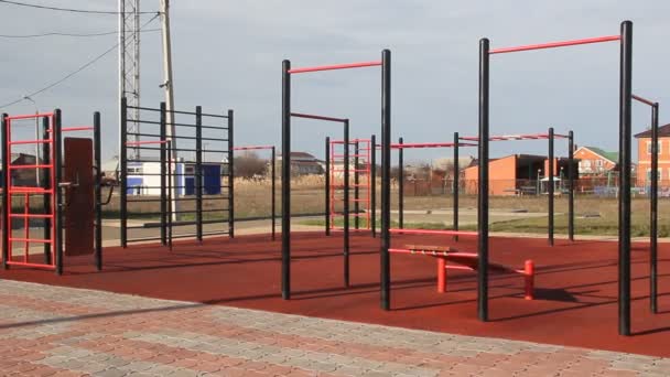 Campo Deportivo Con Escalera Barra Horizontal — Vídeo de stock