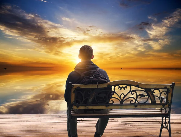 The lonely man sits on a decline — Stock Photo, Image