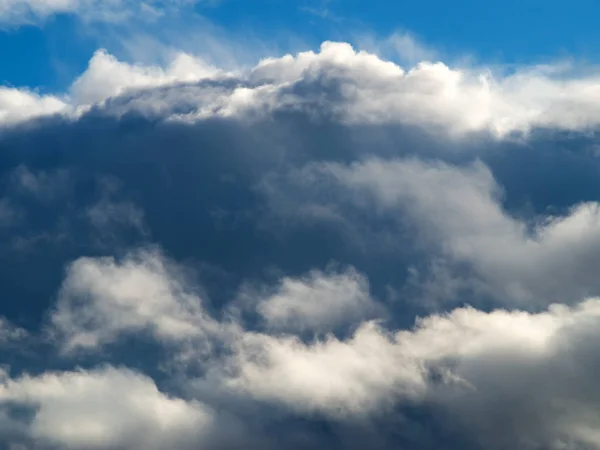 青空をバックに巨大な雲 — ストック写真