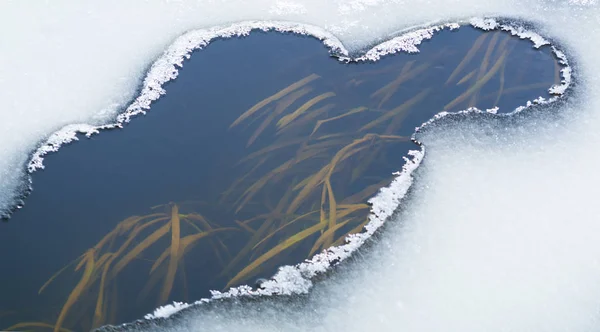 얼어붙은 윈트워 강 — 스톡 사진