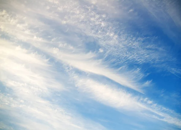 Blå overskyet himmel - Stock-foto