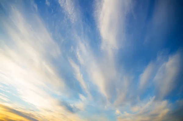 Himlen med moln på sunset — Stockfoto