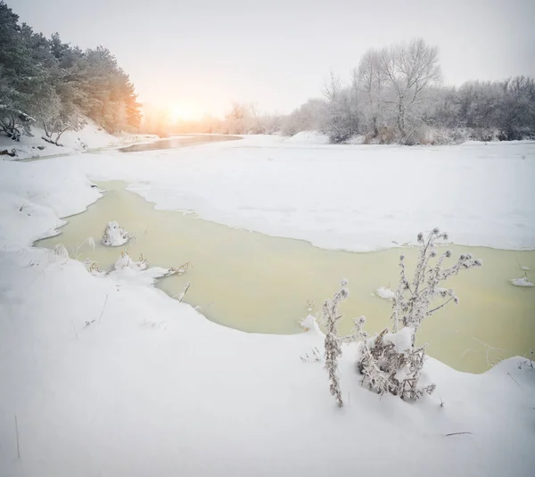 冬の川の風景 — ストック写真