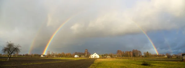 Rainbow over the village — Stock Photo, Image