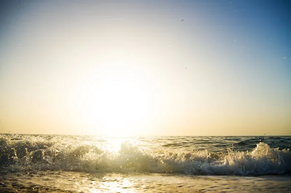 夏の海のビーチ 夕暮れ海サーフ — ストック写真