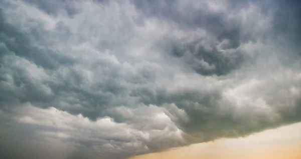 Cielo Nuvoloso Tempestoso Disegnato Dalle Nuvole Pioggia — Foto Stock