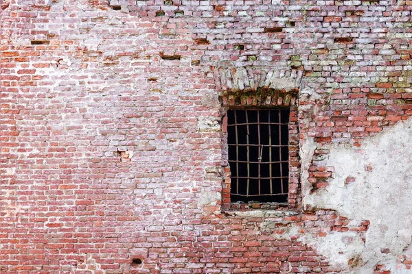 Pencereli eski tuğla duvar — Stok fotoğraf