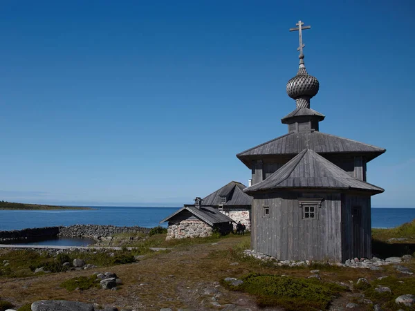 볼쇼이 Zayatsky 군도에 세인트 앤드류의 명예에 목조 교회 — 스톡 사진