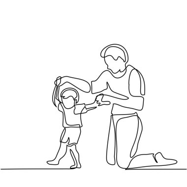 Baba ve oğul bebek yürümeye başlayan