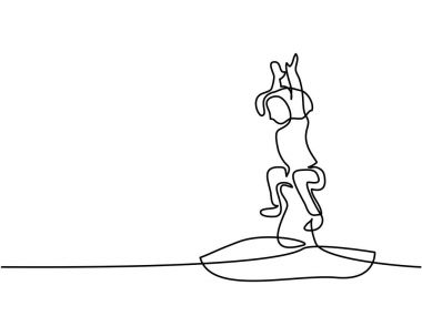 Mutlu bebek kız yastığına atlama