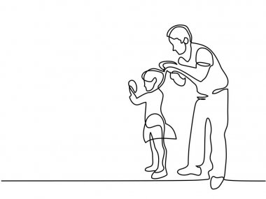 Baba saç küçük kızı yapar.