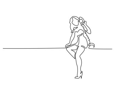 Mutlu güzel genç kadın çağrı retro telefon