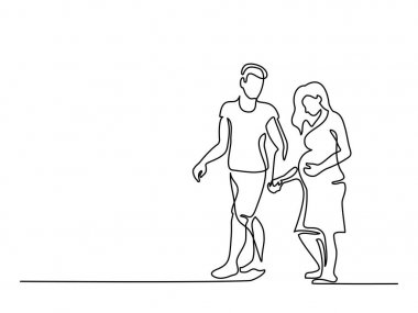 Kocası ile yürüyen mutlu hamile kadın