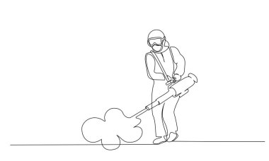 Tehlikeli madde giysisi giymiş bir adam Coronavirüs 2019-nCoV salgınını dezenfekte ediyor.