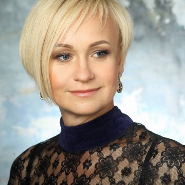 sarışın orta yaşlı kadın portresi kapatın