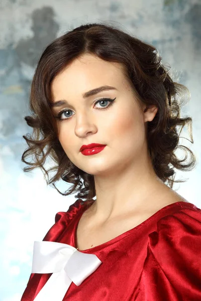 Jemný lehký make-up pro teenagery. Vintage portrét elegantní dívka — Stock fotografie