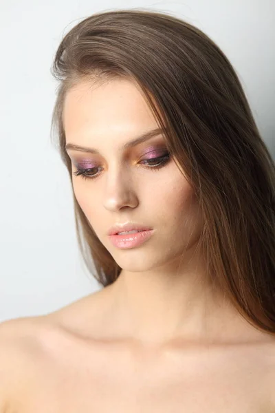 Detailní portrét studio mladých krásný model s profesionální make-up — Stock fotografie