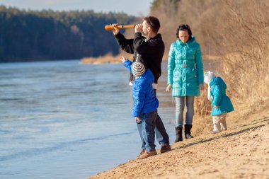 spyglass seyir birlikte çekici genç aile