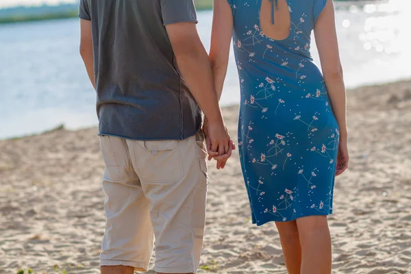 Happy couple holding hands — Stock Photo, Image