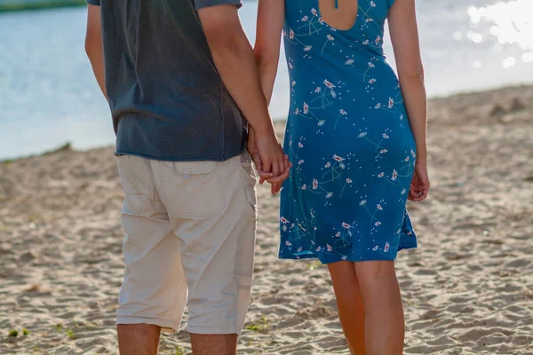 Happy couple holding hands — Stock Photo, Image