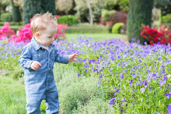 Ragazzo nel parco — Foto Stock