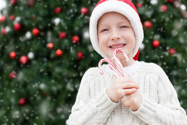 Criança na época do Natal — Fotografia de Stock