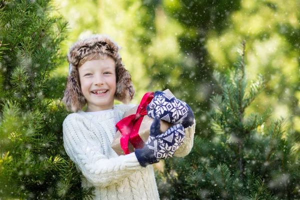 Criança na época do Natal — Fotografia de Stock