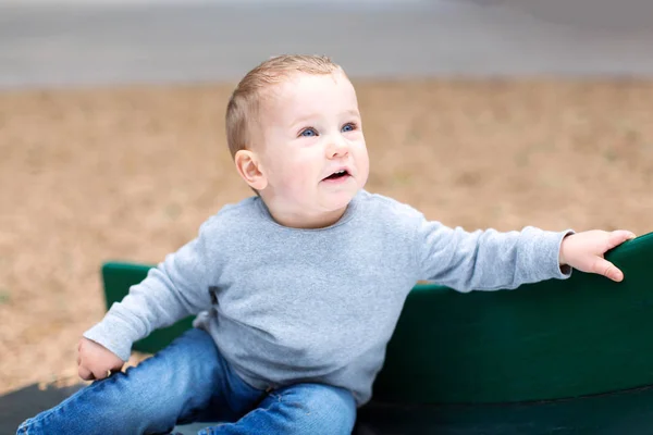 Knappe peuter jongen — Stockfoto