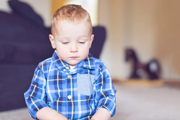 Knappe peuter jongen — Stockfoto