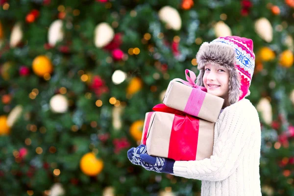 クリスマスの時に男の子 — ストック写真