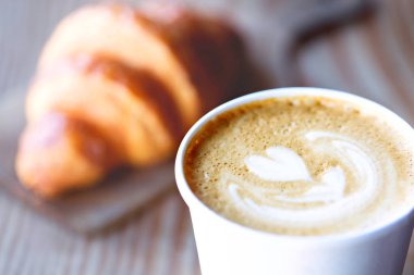 Latte sanat şeklinde kalp