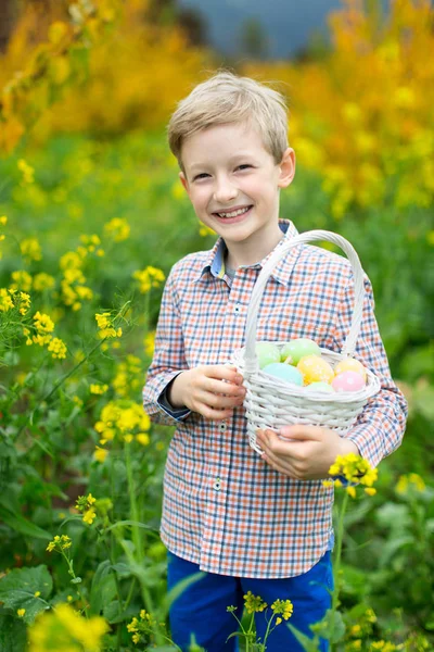 Bambino a Pasqua — Foto Stock