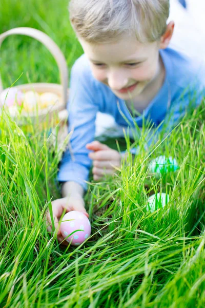 Dziecko na czas Wielkanocy — Zdjęcie stockowe