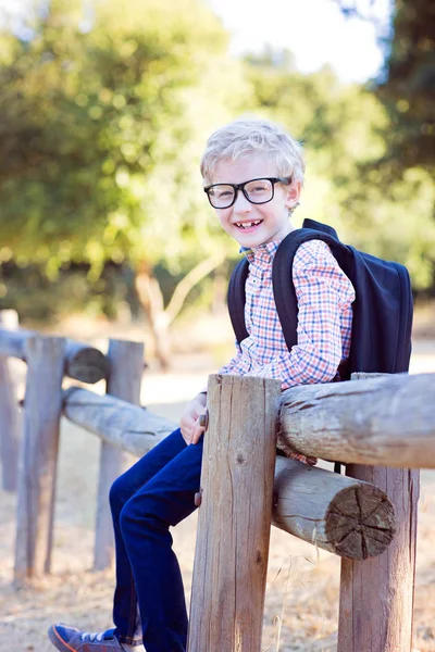 Chico estudiante en gafas — Foto de Stock